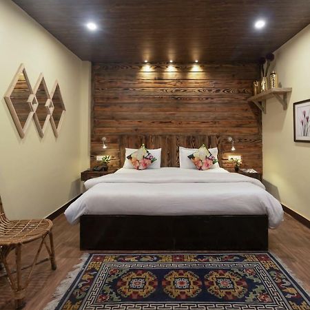 Nirvana Lodge And Lounge Массури Экстерьер фото