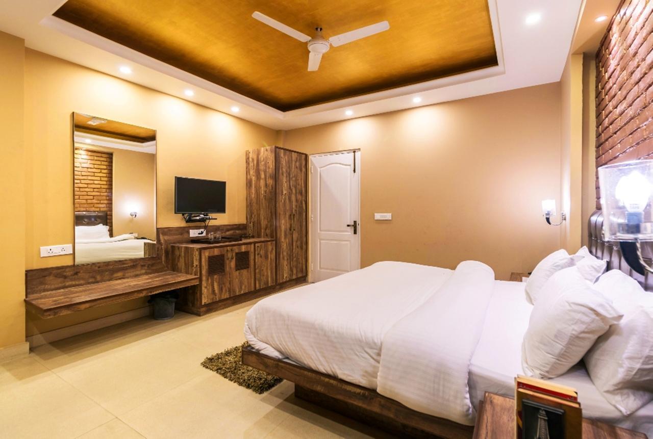 Nirvana Lodge And Lounge Массури Экстерьер фото