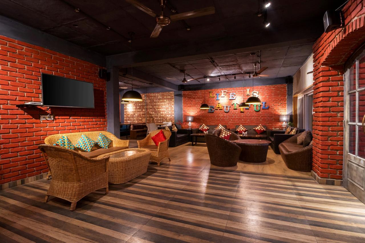 Nirvana Lodge And Lounge Массури Экстерьер фото