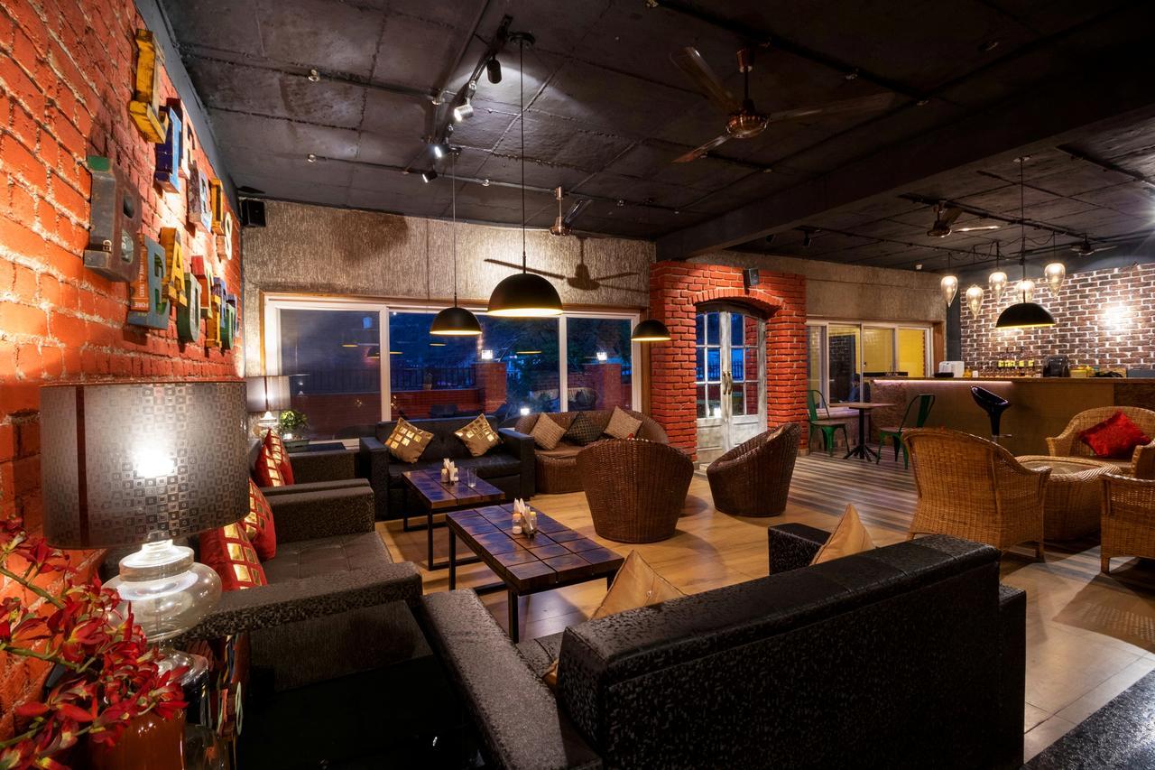 Nirvana Lodge And Lounge Массури Экстерьер фото