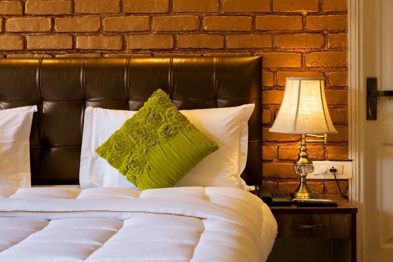Nirvana Lodge And Lounge Массури Экстерьер фото