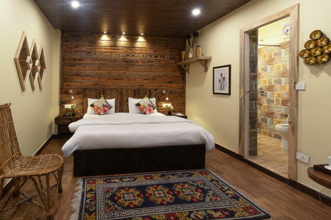 Nirvana Lodge And Lounge Массури Экстерьер фото
